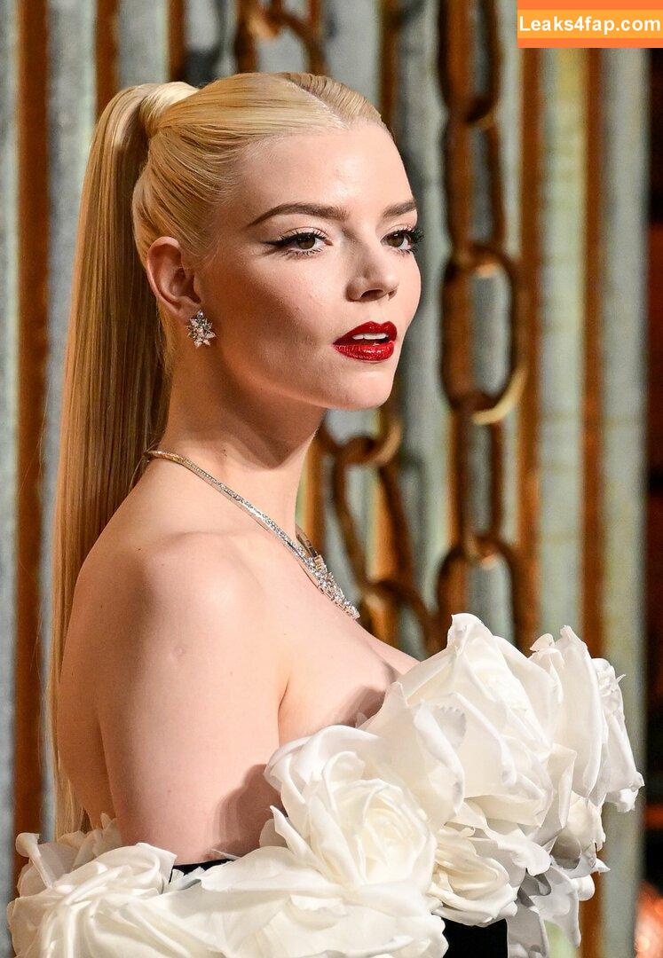 Anya Taylor-Joy / anyataylorjoy / owlicats leaked photo photo #1533