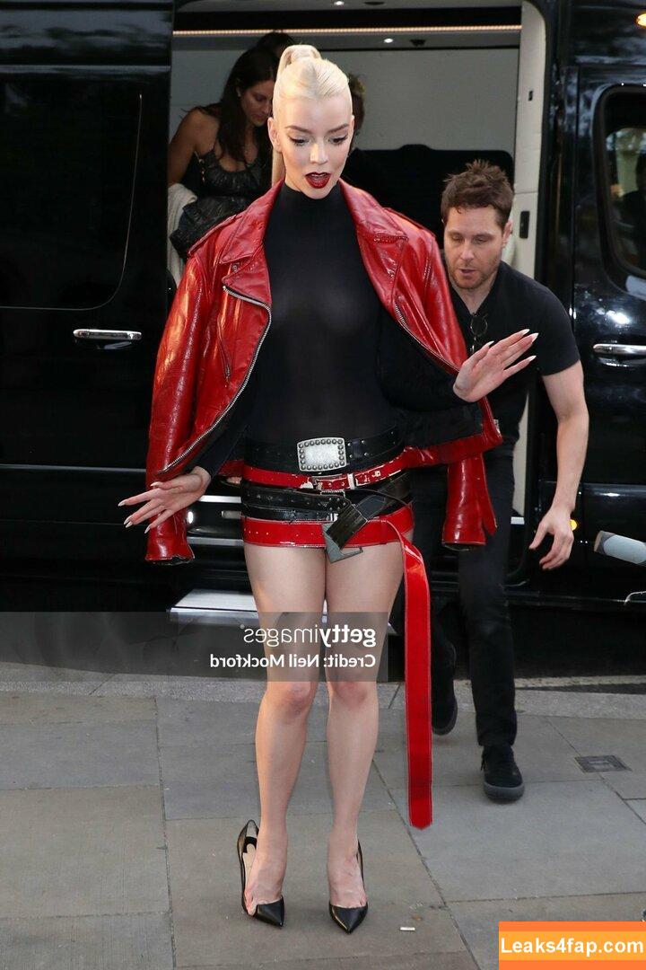Anya Taylor-Joy / anyataylorjoy / owlicats leaked photo photo #1541