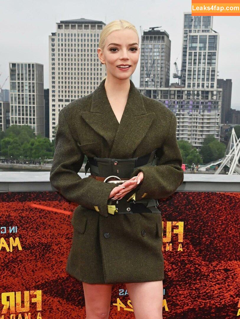 Anya Taylor-Joy / anyataylorjoy / owlicats leaked photo photo #1555