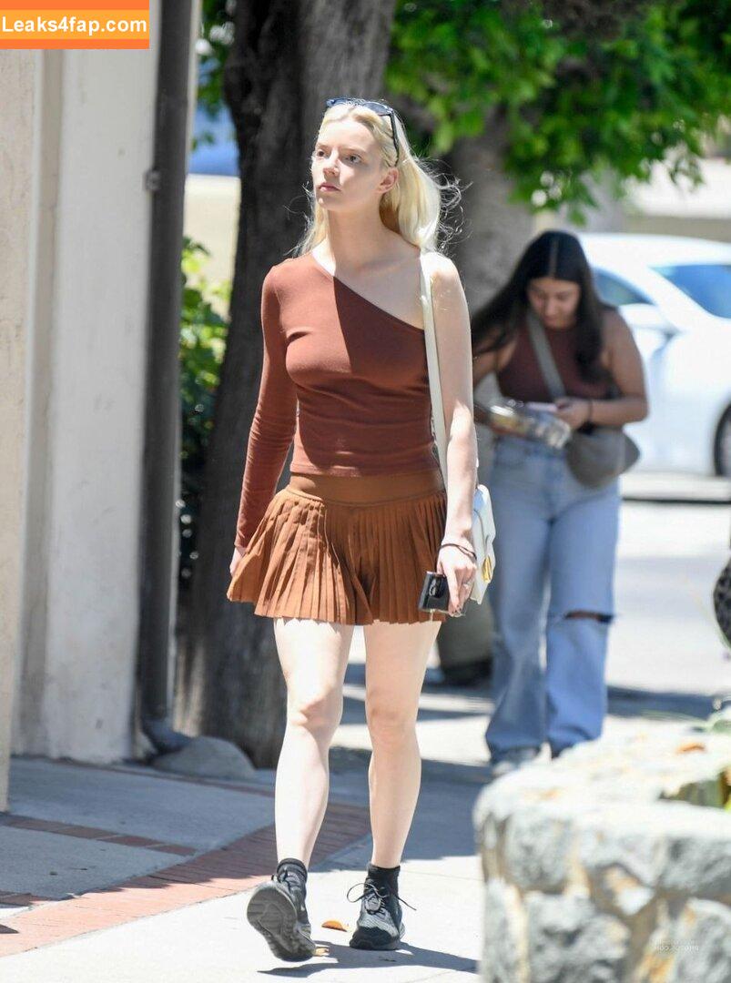 Anya Taylor-Joy / anyataylorjoy / owlicats leaked photo photo #1575