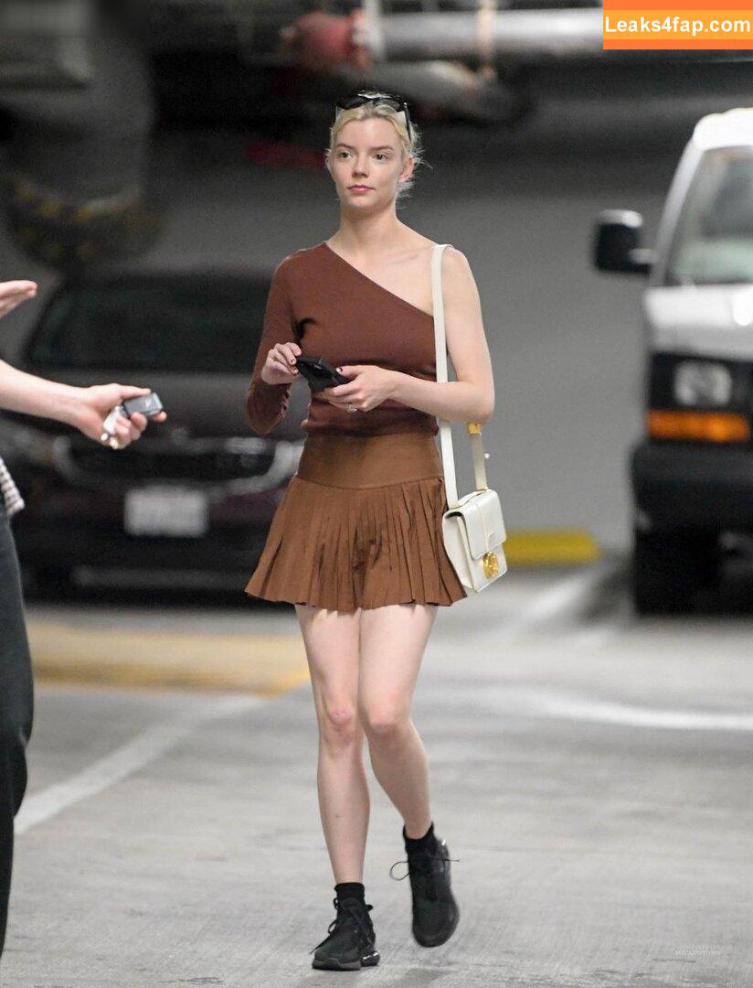 Anya Taylor-Joy / anyataylorjoy / owlicats leaked photo photo #1577