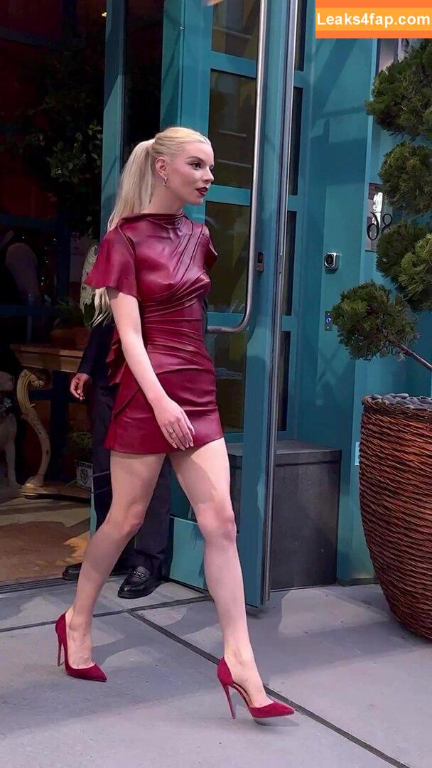 Anya Taylor-Joy / anyataylorjoy / owlicats leaked photo photo #1630