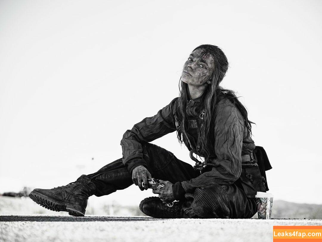 Anya Taylor-Joy / anyataylorjoy / owlicats leaked photo photo #1644