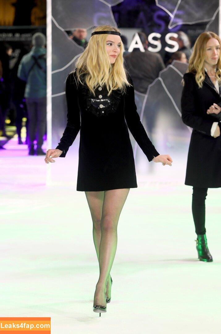 Anya Taylor-Joy / anyataylorjoy / owlicats leaked photo photo #1825