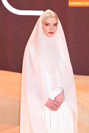 Anya Taylor-Joy photo #1023