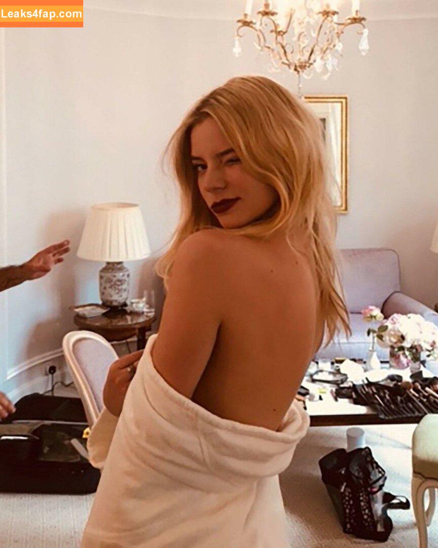 Anya Taylor-Joy / Anya Taylor Joy / anyataylorjoy leaked photo photo #2729