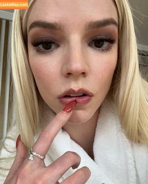 Anya Taylor-Joy photo #2122