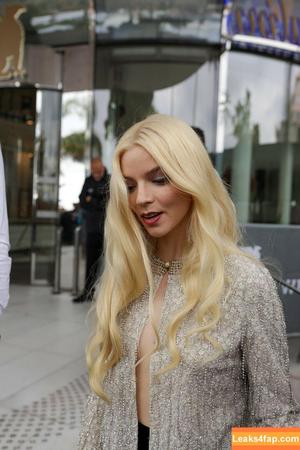 Anya Taylor-Joy photo #2268