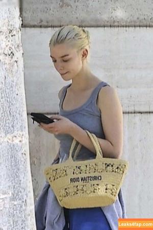 Anya Taylor-Joy photo #2310