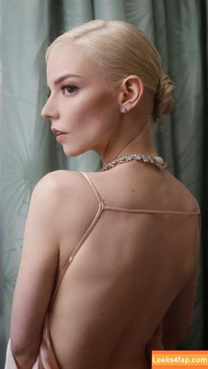Anya Taylor-Joy photo #2705