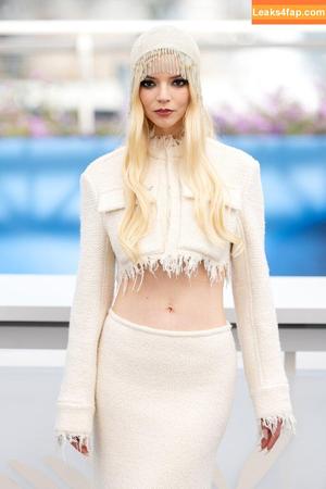 Anya Taylor-Joy photo #2720