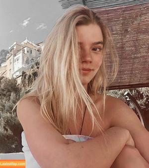 Anya Taylor-Joy photo #2726