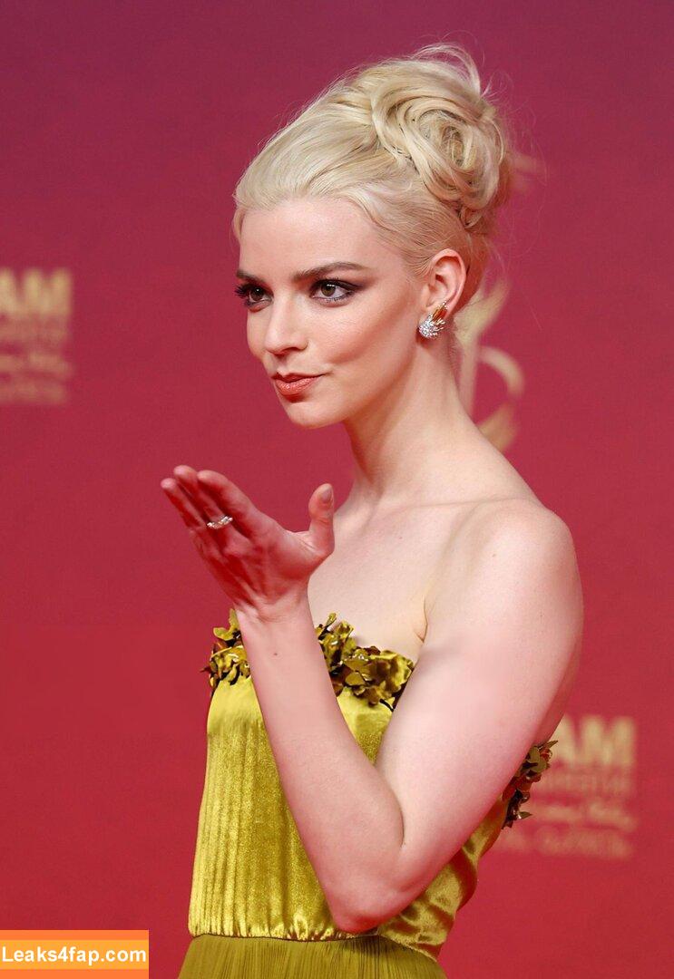 Anya Taylor-Joy / anyataylorjoy / owlicats leaked photo photo #3042