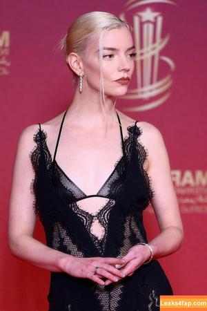 Anya Taylor-Joy photo #3055