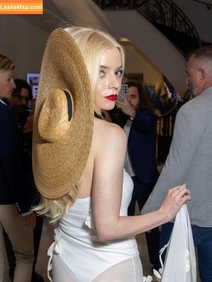 Anya Taylor-Joy photo #3179
