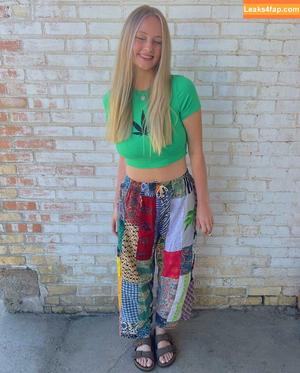 Anya Truax photo #0013