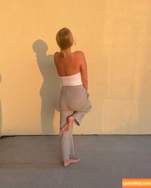 Anya Truax photo #0020