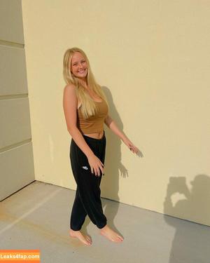 Anya Truax photo #0021