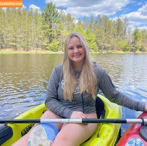 Anya Truax photo #0035