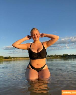 Anya Truax photo #0049