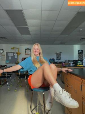 Anya Truax photo #0077