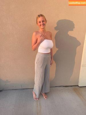 Anya Truax photo #0092