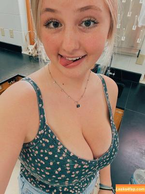 Anya Truax photo #0099