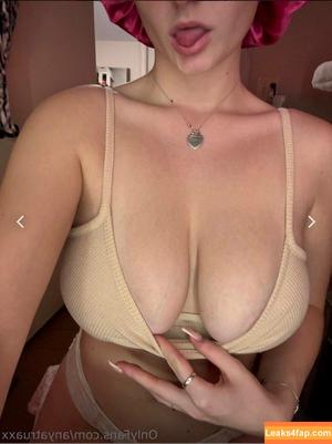 Anya Truax photo #0235