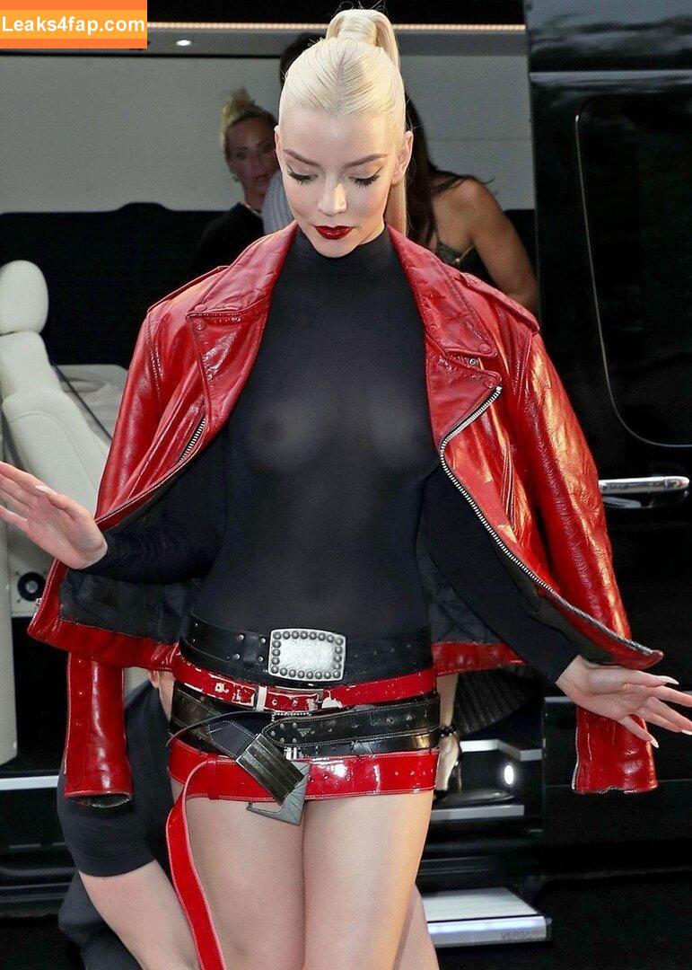 anyataylorjoy /  leaked photo photo #0006