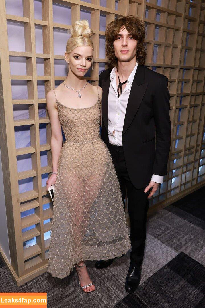 anyataylorjoy /  leaked photo photo #0007