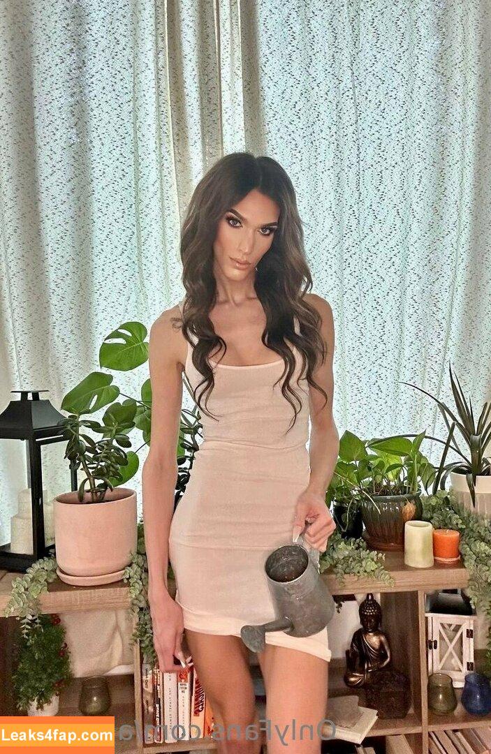 aparisi.ts / its_ari993 leaked photo photo #0032