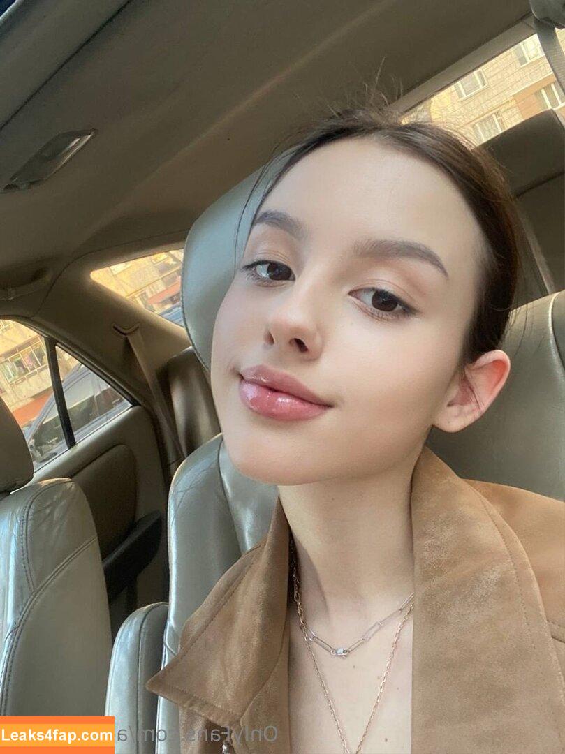 april.amelia / yourfavetwinss leaked photo photo #0002