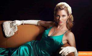 April Bowlby фото #0021