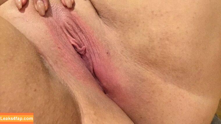 April Foxx / aprilfoxxxx / b00tyapril / https: leaked photo photo #0008