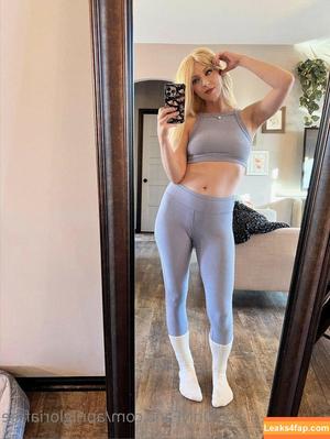 April Gloria фото #0244