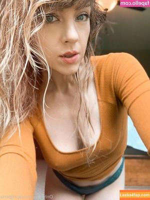 April Gloria фото #0881