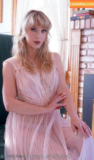 April Gloria фото #1006