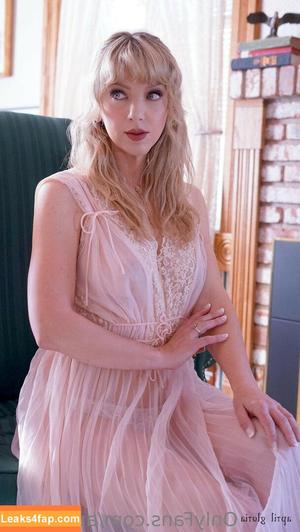 April Gloria фото #1019