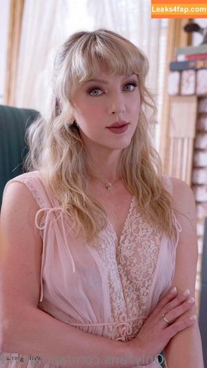 April Gloria фото #1022