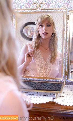 April Gloria фото #1045