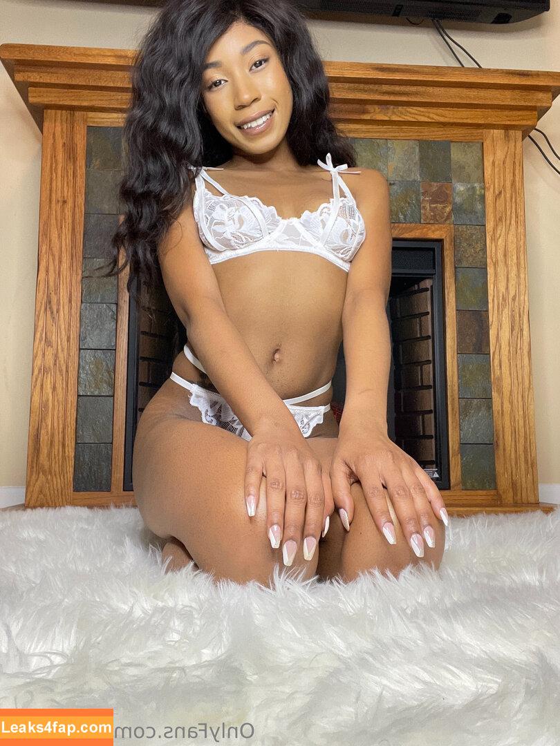 aprilraeee / april_raee leaked photo photo #0096