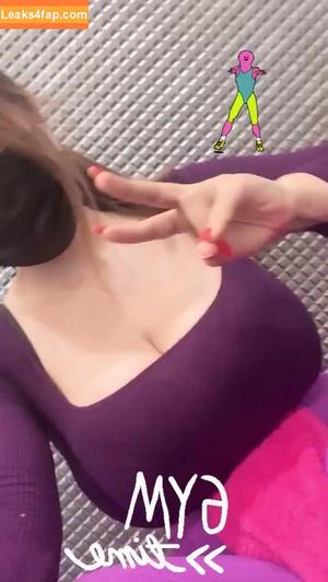 Arely Walle photo #0060