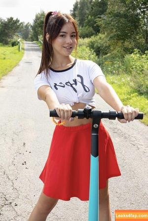 Ariana Regent photo #0172