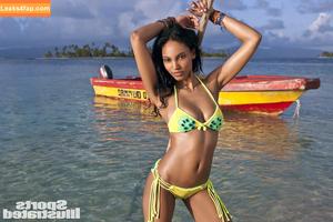 Ariel Meredith фото #0019