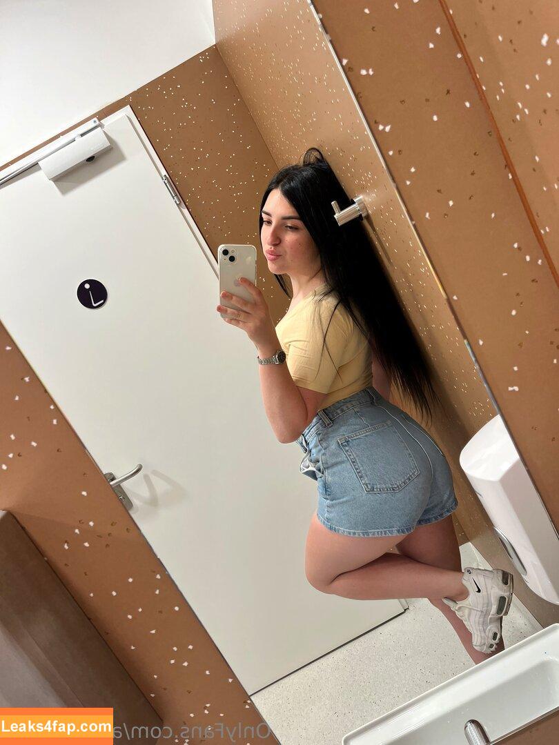 ariel_nelson /  leaked photo photo #0068