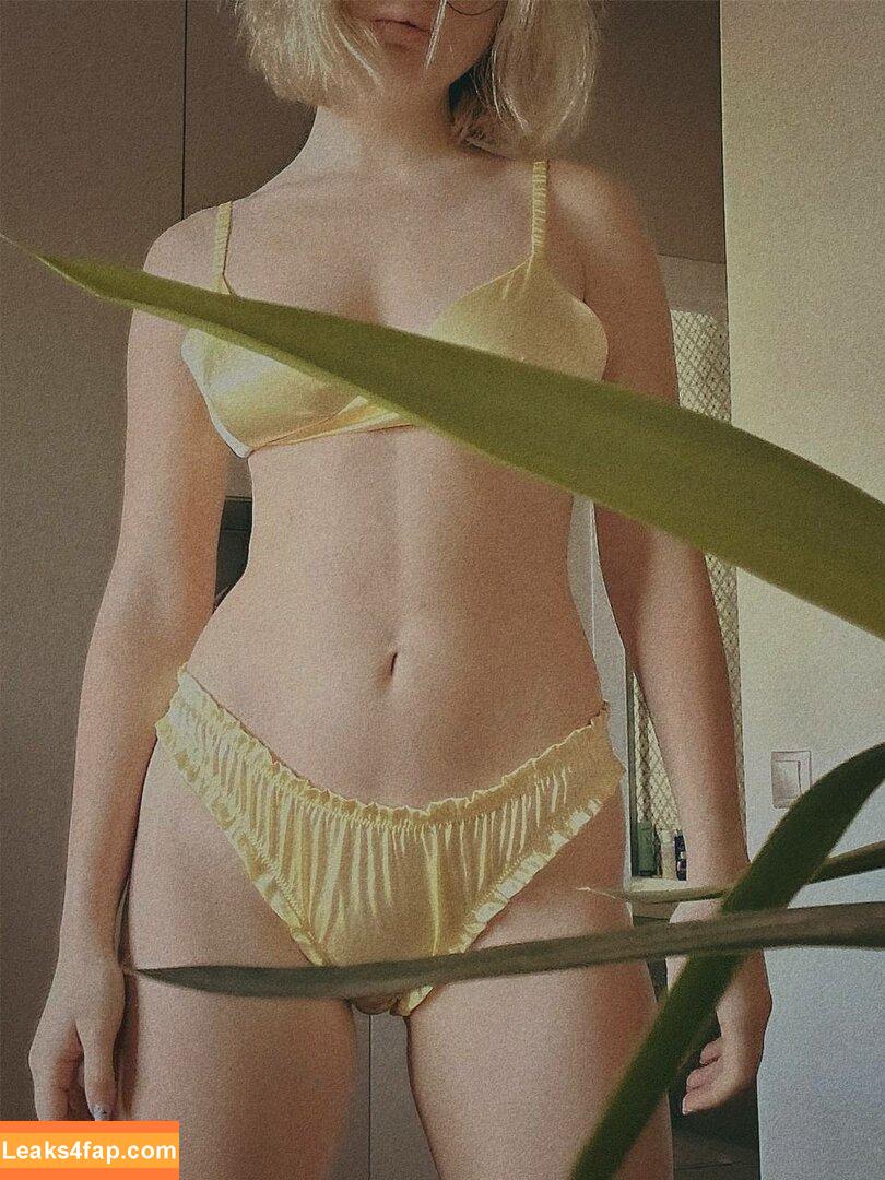 Arina Berdnikova / Ahrinyan / nyasharisha leaked photo photo #0042