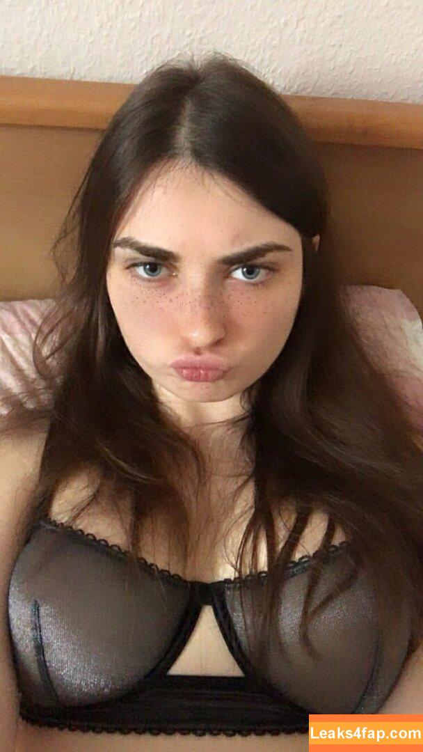 Arina Berdnikova / Ahrinyan / nyasharisha leaked photo photo #0061