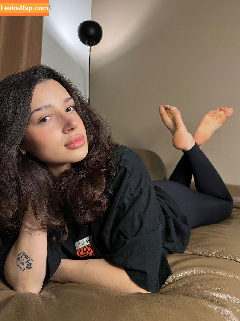 arolanegia / arolanegia.soles leaked photo photo #0002