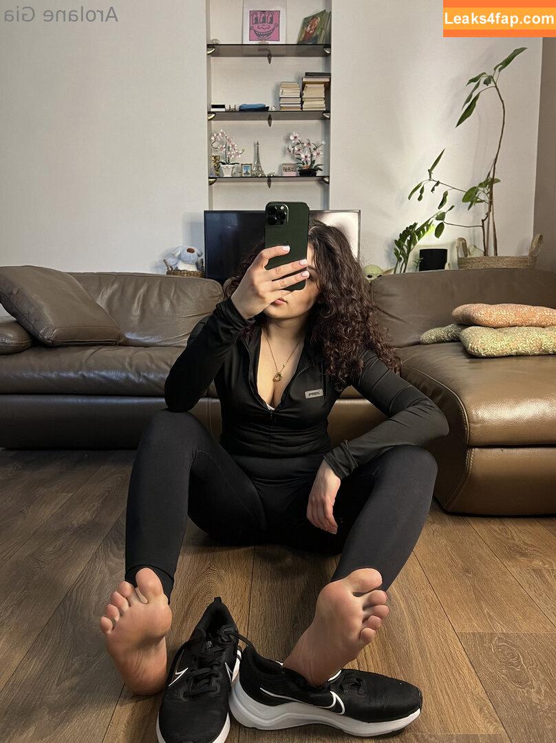 arolanegia / arolanegia.soles leaked photo photo #0020