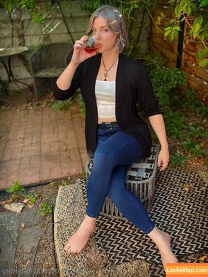 Ashley Barron photo #1694